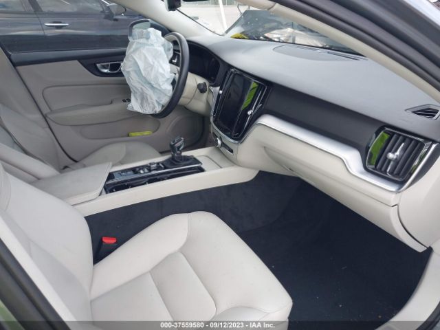 Volvo S60 T5 Momentum 2020 7JR102FK5LG048924 Image 5