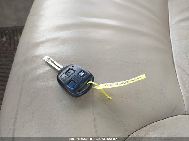 2004 LEXUS ES 330 VIN: JTHBA30G545022314
