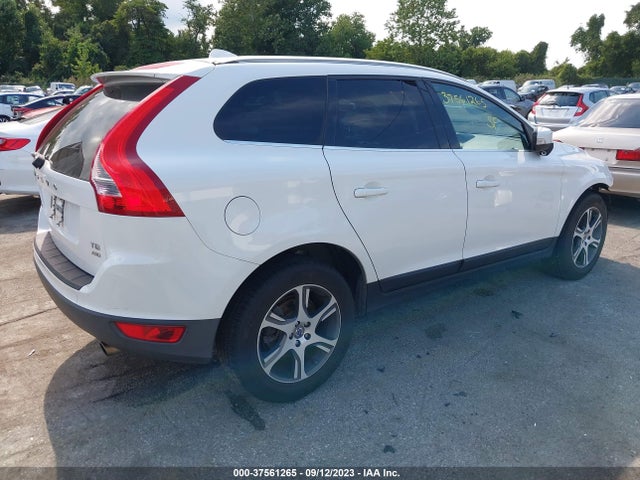 2011 VOLVO XC60 3.0T VIN: YV4902DZ7B2151983