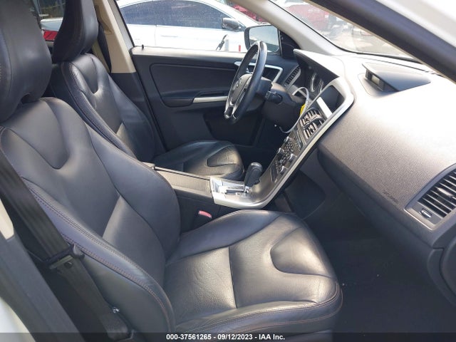 2011 VOLVO XC60 3.0T VIN: YV4902DZ7B2151983
