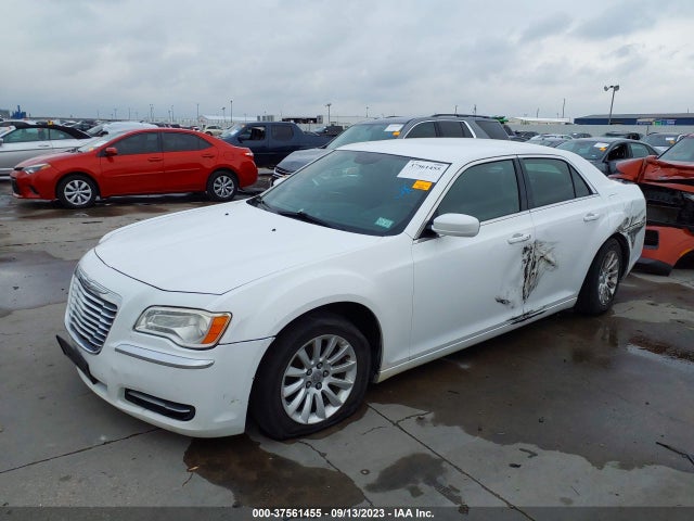 Chrysler 300 2014 2C3CCAAG9EH127441 Image 2