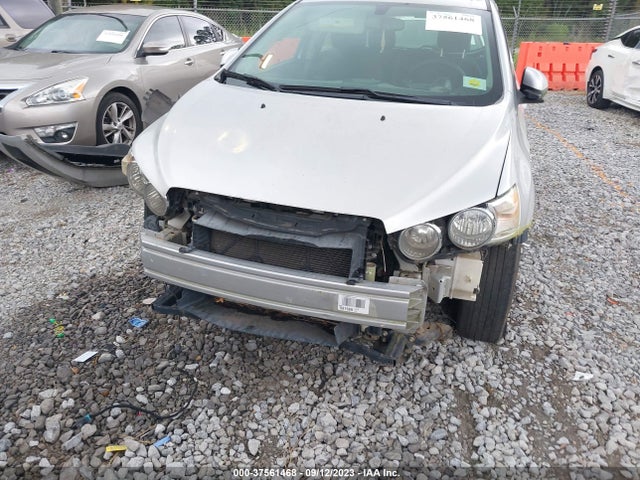 Chevrolet SONIC LT 2016 1G1JC6SH9G4137886 Image 6
