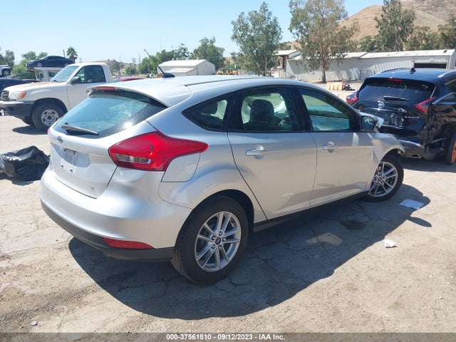 Ford FOCUS SE 2017 1FADP3K29HL206172 Image 4