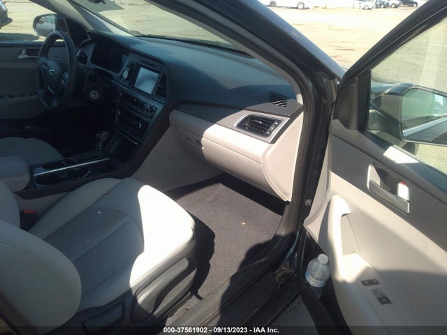 2016 HYUNDAI SONATA 2.4L SE VIN: 5NPE24AF1GH370543