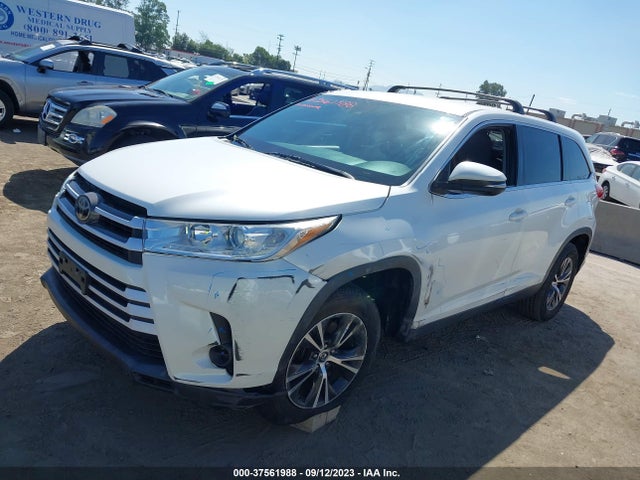 Toyota Highlander Le 2019 5TDZARFH5KS046994 Image 2