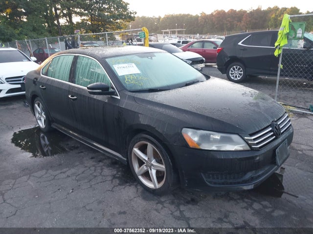2013 VOLKSWAGEN PASSAT SE W/SUNROOF VIN: 1VWBP7A37DC068030
