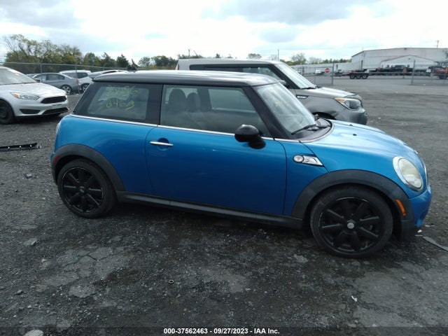 2010 MINI COOPER HARDTOP S VIN: WMWMF7C59ATZ73875