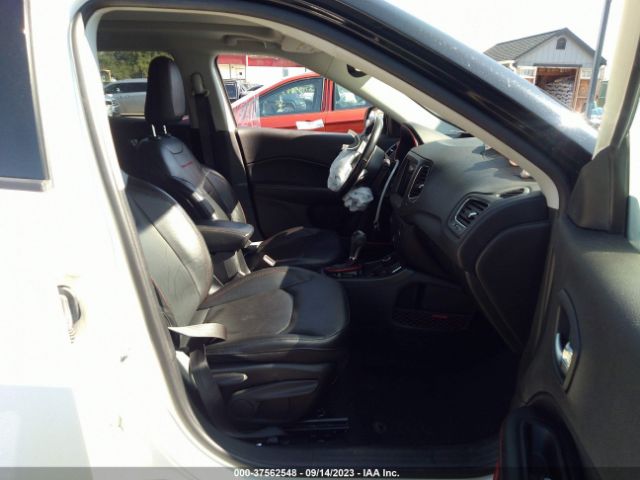 3C4NJDDBXKT799281 Jeep Compass Trailhawk