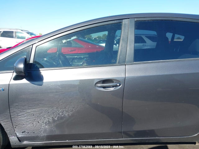 Toyota Prius V Two/three/five 2014 JTDZN3EU5EJ001989 Image 15