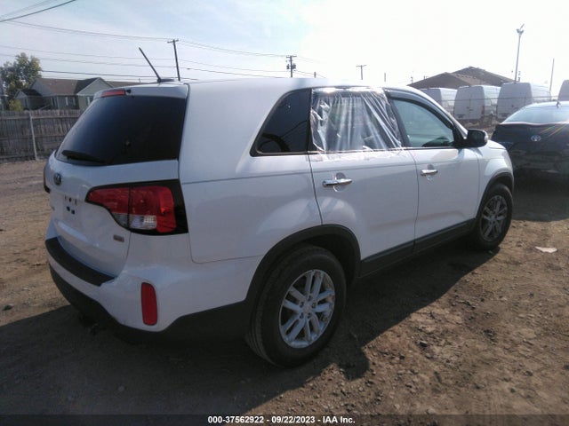 KIA SORENTO LX 2014 5XYKT3A67EG458768 Image 4