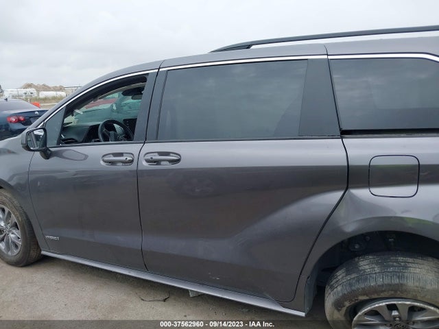 2021 TOYOTA SIENNA LE VIN: 5TDKRKEC2MS006253