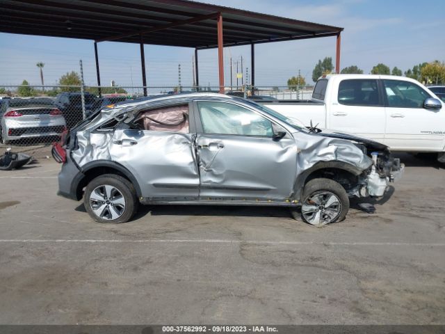 KNDCB3LCXN5514933 KIA NIRO LX
