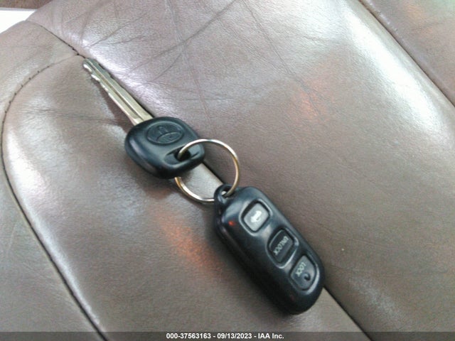 2000 TOYOTA AVALON XL/XLS VIN: 4T1BF28BXYU028817