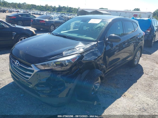 Hyundai TUCSON SE 2018 KM8J23A42JU752709 Image 2