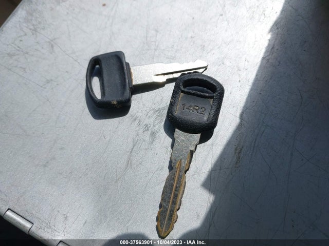 2000 CHEVROLET SILVERADO 1500 LS VIN: 2GCEC19V9Y1347778