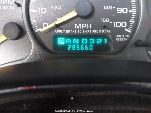 2000 CHEVROLET SILVERADO 1500 LS VIN: 2GCEC19V9Y1347778