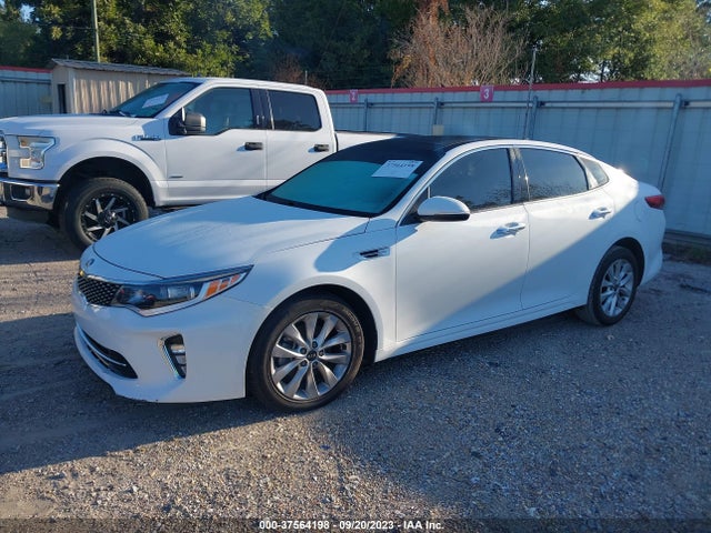 KIA Optima S 2018 5XXGT4L38JG247558 Image 2