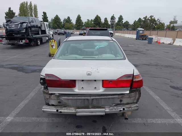 1998 HONDA ACCORD SDN LX VIN: 1HGCG5641WA072801