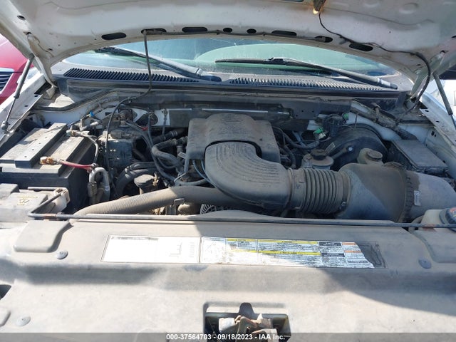 2000 FORD EXPEDITION XLT VIN: 1FMRU1564YLB16399