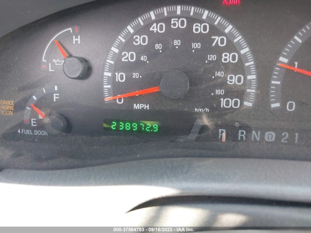 2000 FORD EXPEDITION XLT VIN: 1FMRU1564YLB16399
