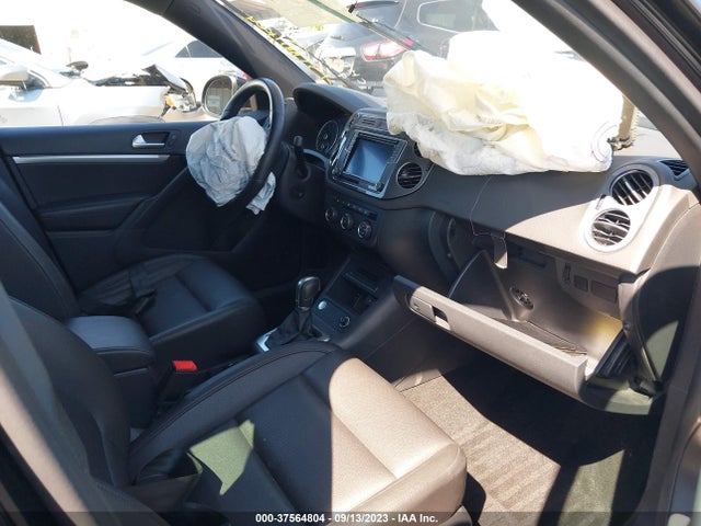 WVGBV7AX0GW075881 Volkswagen Tiguan R-line