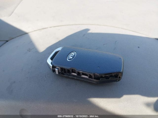3KPF24AD9ME401296 KIA Forte Lxs