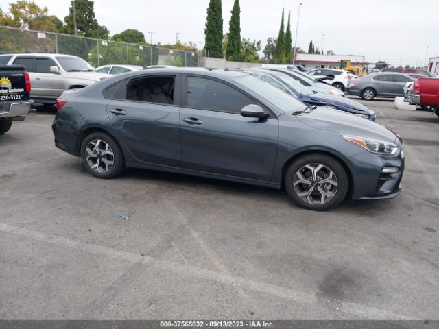 3KPF24AD9ME401296 KIA Forte Lxs