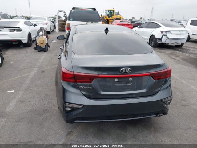 3KPF24AD9ME401296 KIA Forte Lxs