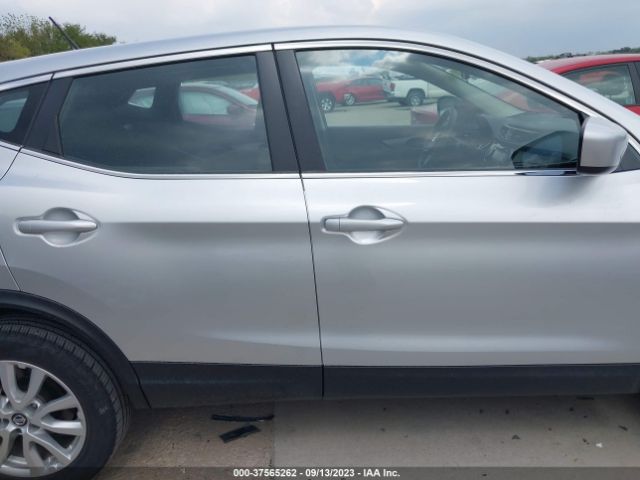 JN1BJ1AV6MW563890 Nissan Rogue Sport S