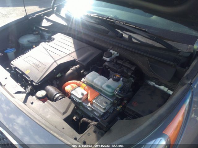 KNDCB3LC6J5161455 KIA NIRO LX