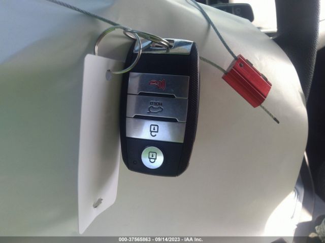 KNDCB3LC6J5161455 KIA NIRO LX