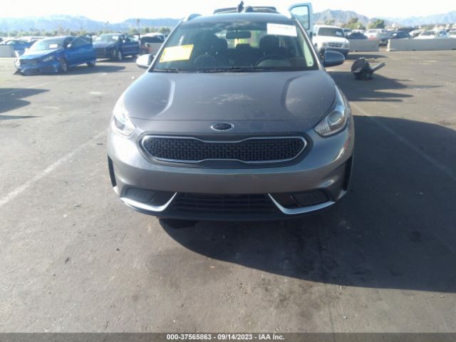 KNDCB3LC6J5161455 KIA NIRO LX