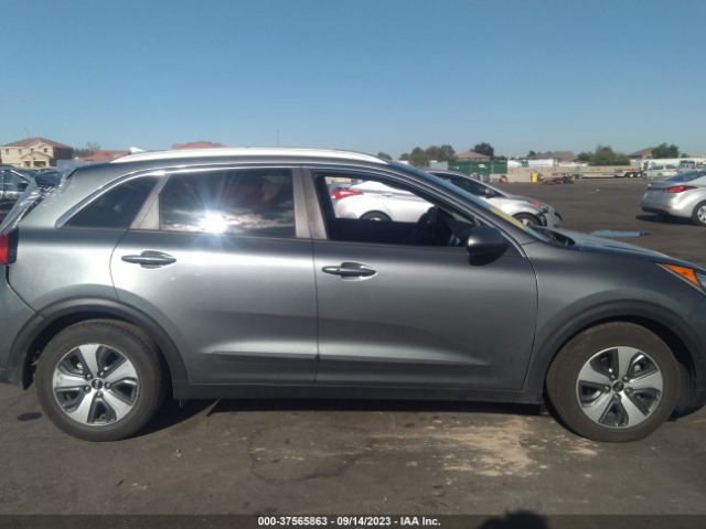 KNDCB3LC6J5161455 KIA NIRO LX
