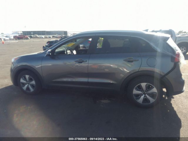 KNDCB3LC6J5161455 KIA NIRO LX