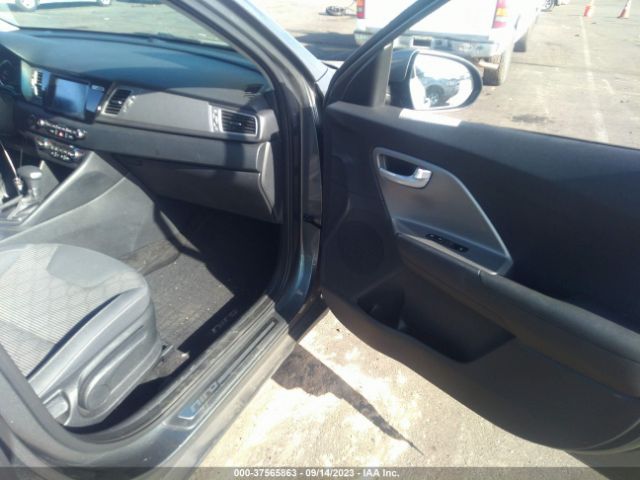 KNDCB3LC6J5161455 KIA NIRO LX