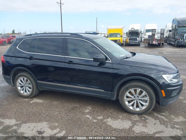 2018 VOLKSWAGEN TIGUAN SEL/SE VIN: 3VV3B7AX1JM097687