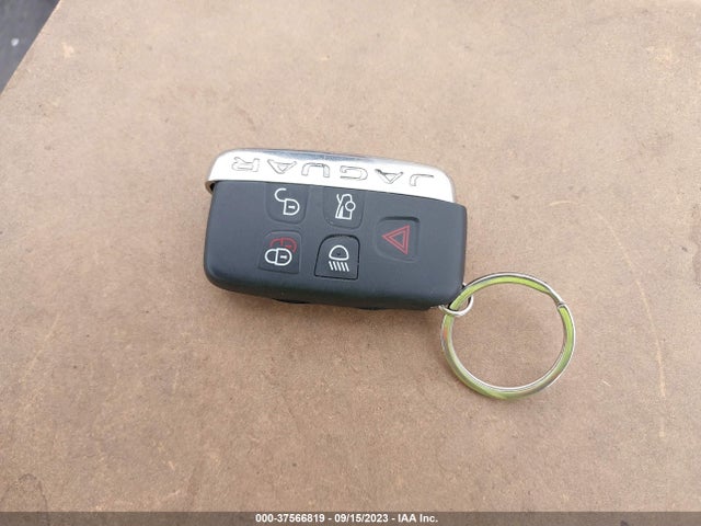 2017 JAGUAR XE SAJAE4BG2HA964842 Photo 10