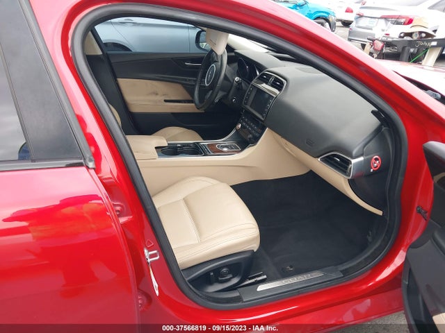 2017 JAGUAR XE SAJAE4BG2HA964842 Photo 4