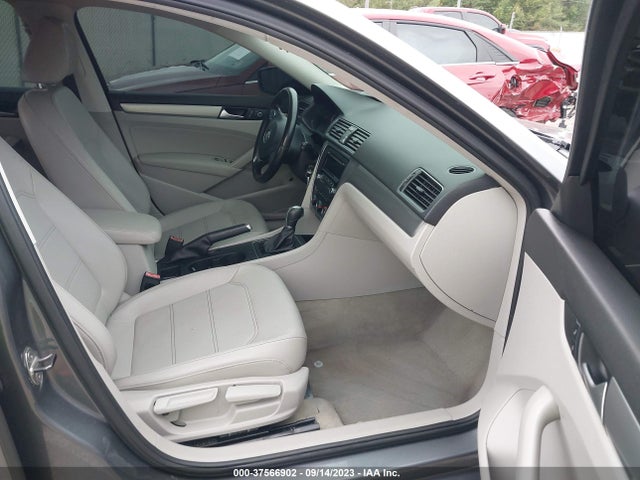 1VWAS7A33FC007190 Volkswagen Passat 1.8t Wolfsburg Ed