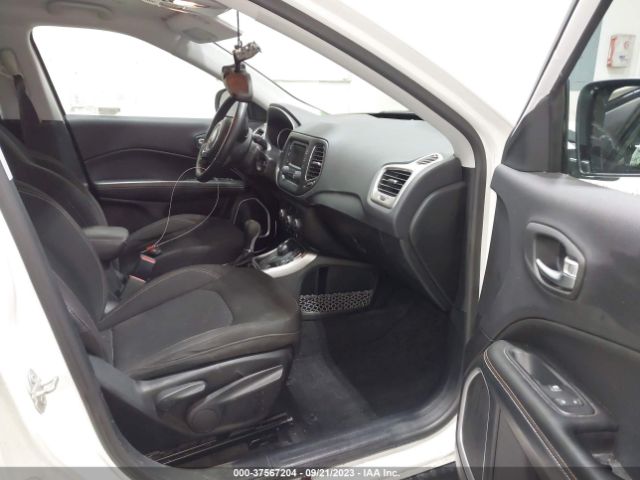 3C4NJDAB8HT647075 Jeep Compass Sport
