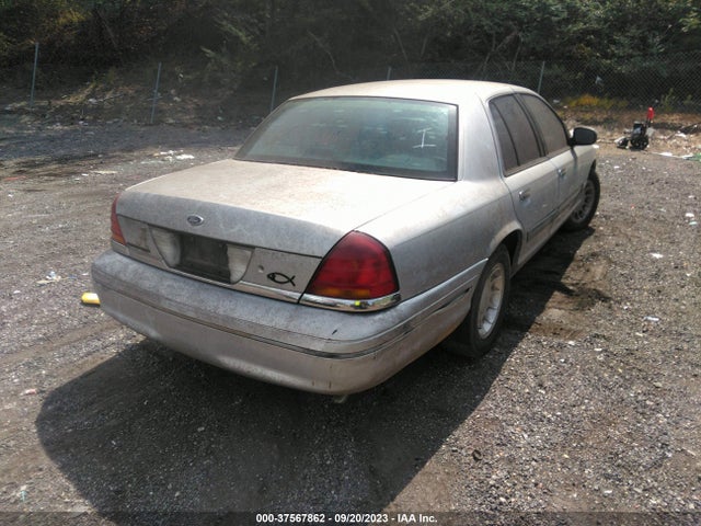 2000 FORD CROWN VICTORIA LX VIN: 2FAFP74W3YX105227