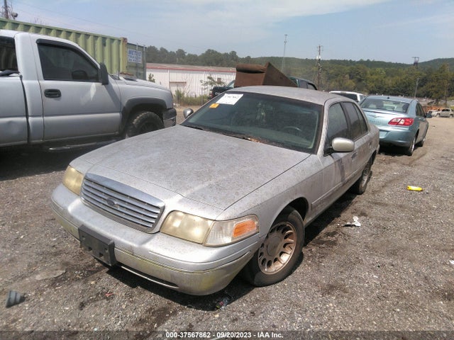 2000 FORD CROWN VICTORIA LX VIN: 2FAFP74W3YX105227