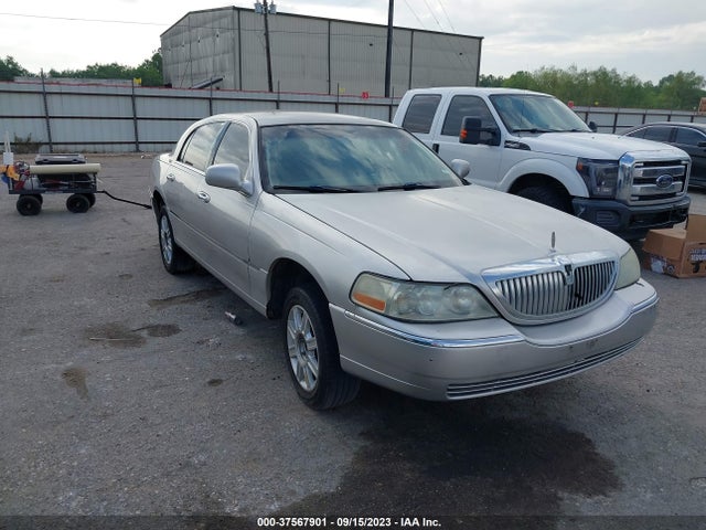 2010 LINCOLN TOWN CAR SIGNATURE LIMITED VIN: 2LNBL8CV5AX602512