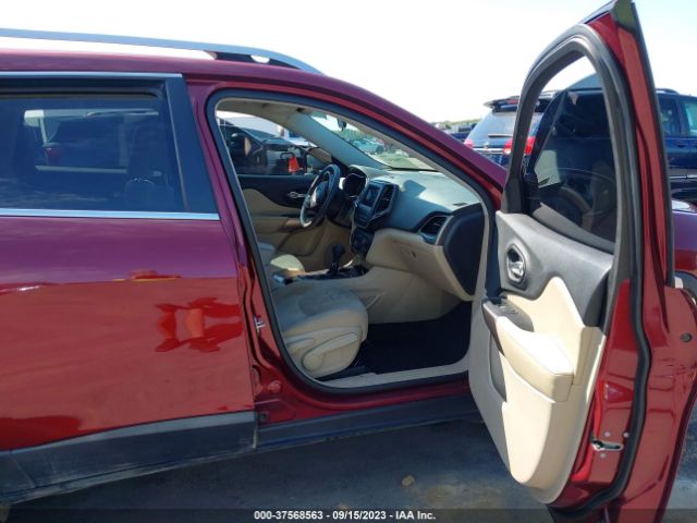 1C4PJLCB1KD308266 Jeep Cherokee Latitude