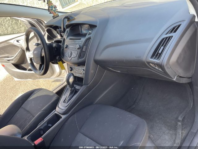 1FADP3K23HL284852 Ford FOCUS SE