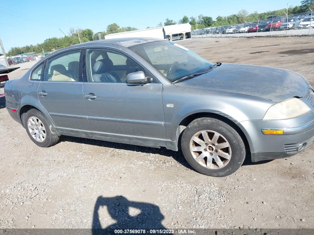 2001 VOLKSWAGEN PASSAT GLS VIN: WVWPH63B11P265543