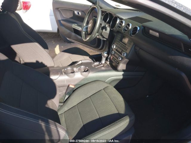 1FATP8EM5H5276276 Ford Mustang V6