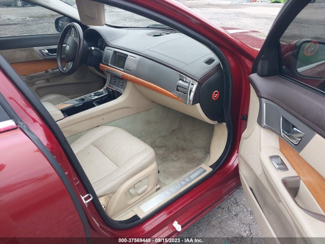 2010 JAGUAR XF SAJWA0FA4AHR54973 Photo 4