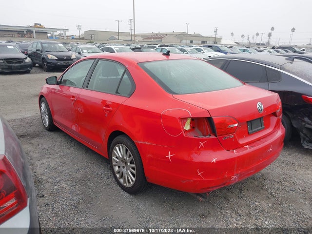 3VWD17AJ4EM415726 Volkswagen Jetta Sedan Se