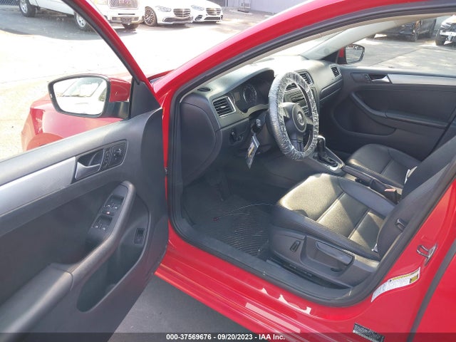 3VWD17AJ4EM415726 Volkswagen Jetta Sedan Se